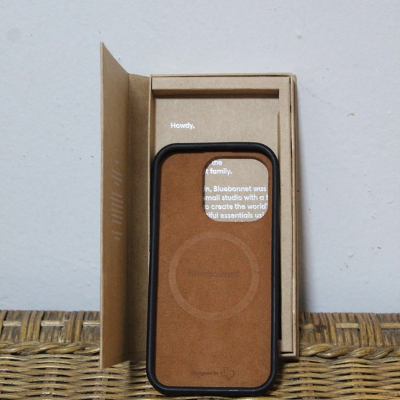 bluebonnet. The Minimalist Full-Grain Leather iPhone 15 Pro MagSafe Case. - Picture 2 of 6